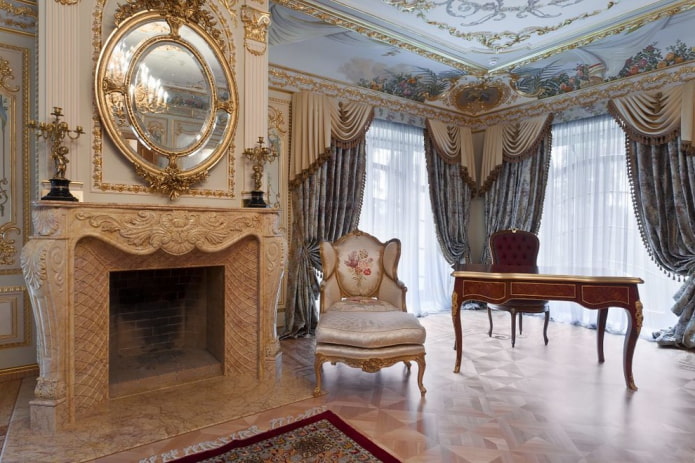 rideaux avec lambrequins dans le style baroque