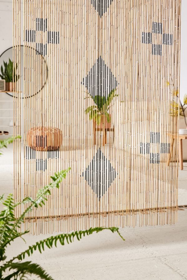 bamboe gordijnen met geometrische patronen