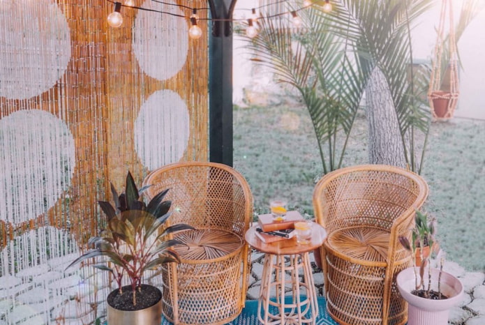 rideaux en bambou avec des baguettes