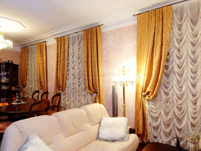 cortines de tendals a l'interior de la sala d'estar
