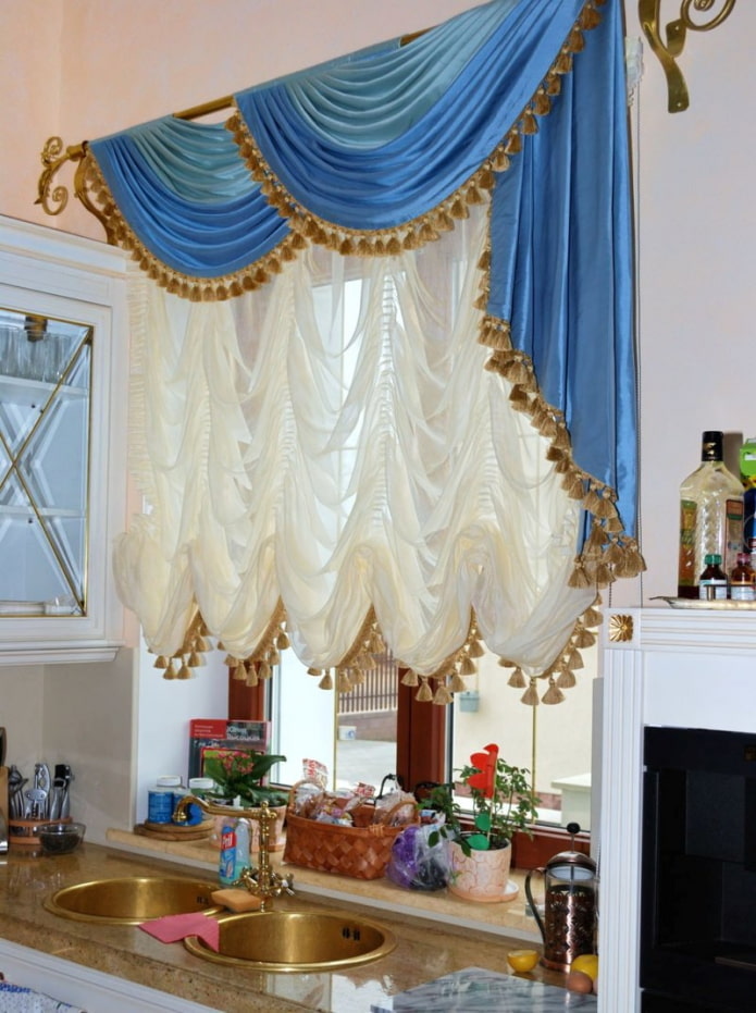 cortines de tendal decorades amb borles