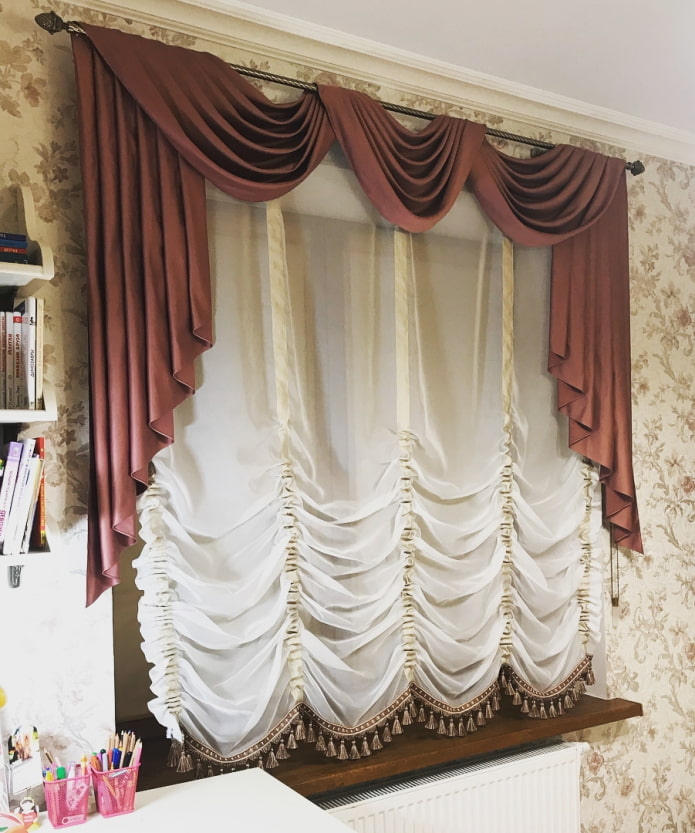 cortines de tendal decorades amb borles