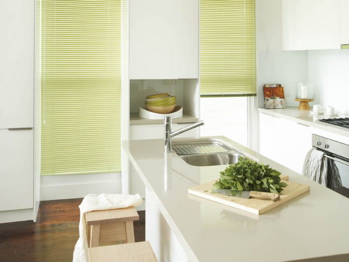 jasnozielone poziome listwy w kuchni