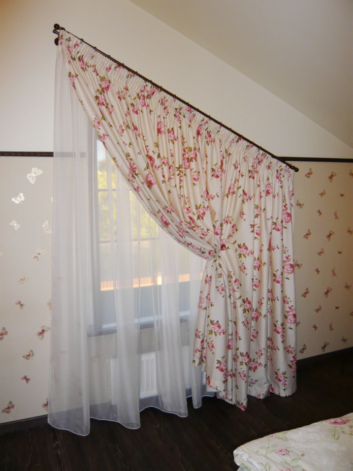 tringle à rideau pour fenêtre biseautée