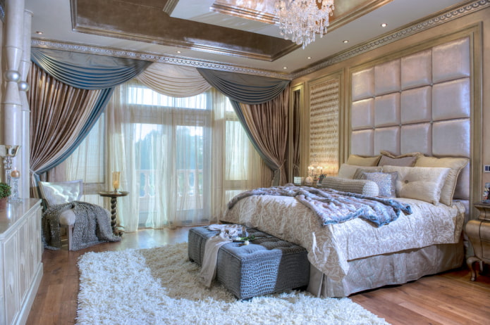 cortines combinades amb un lambrequin al dormitori