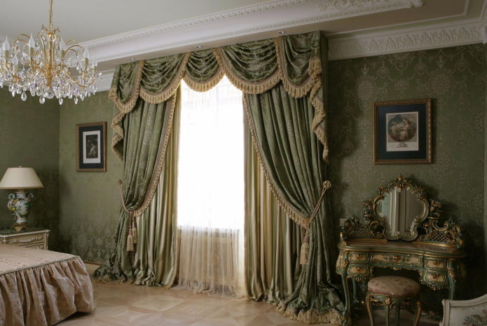 rideaux doubles dans un intérieur classique