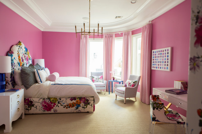 ροζ τοίχοι στην κρεβατοκάμαρα