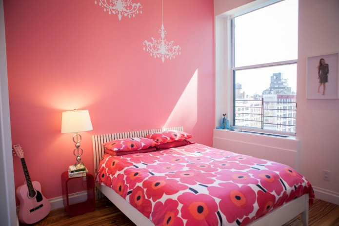 spálňa v ružovej farbe