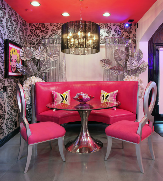 roze meubels