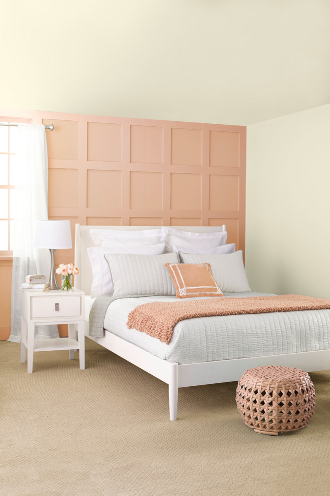Phòng ngủ màu trắng và hồng đào