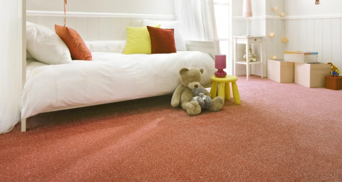 broskvový koberec