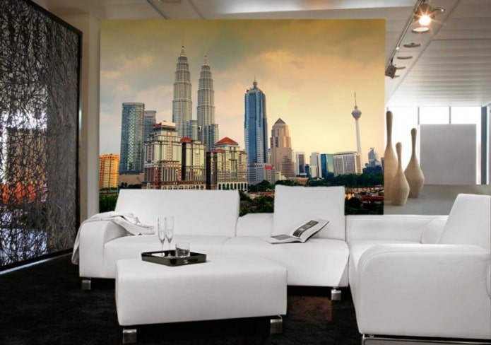 oturma odasında şehir görüntüsü ile duvar resmi