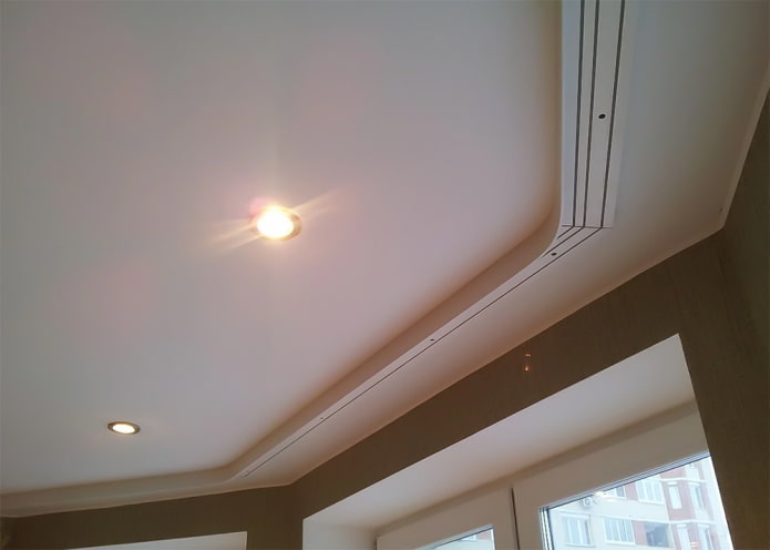 fissaggio della cornice al soffitto