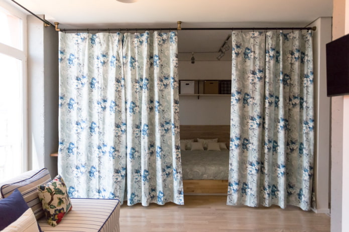 soveværelse zoneinddeling med gardiner