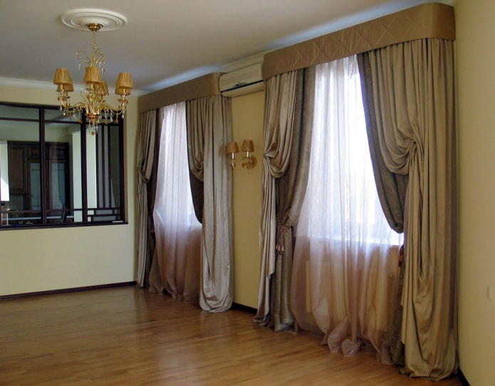 cortines italianes decorades amb lambrequin