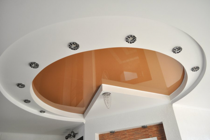 struttura del soffitto teso bianco-marrone