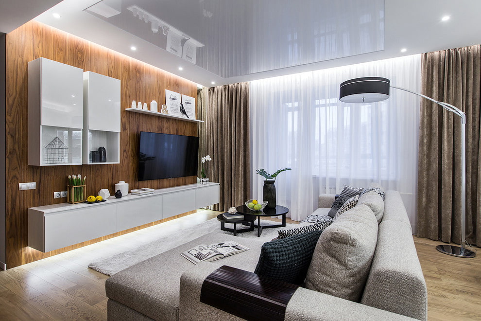 obývací pokoj s osvětleným záclonovým výklenkem