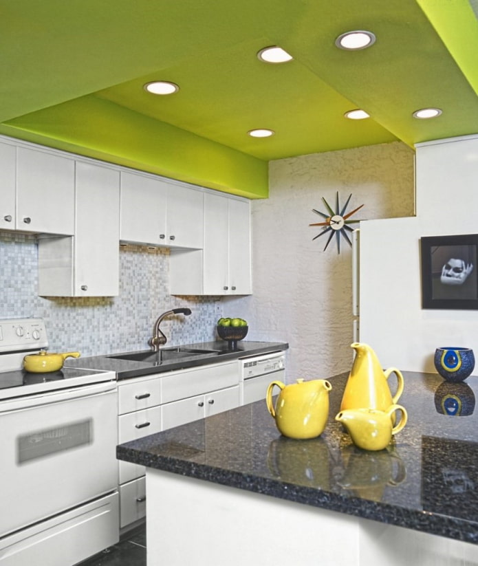 construcție verde pe două niveluri în bucătărie
