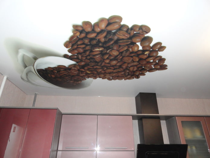 trần nhà với hình ảnh cà phê trong nhà bếp
