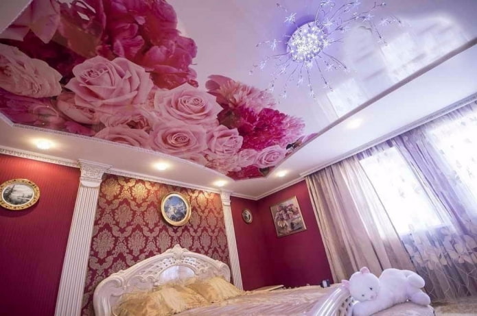 design tavan roz cu imprimeu foto