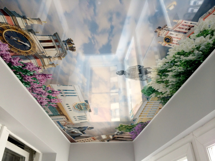 strop vizuálně rozšiřuje malou místnost