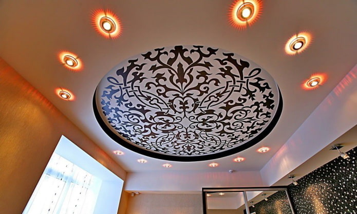 cirkelvormig plafond met patroon