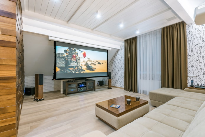 bílý dřevěný strop v obývacím pokoji