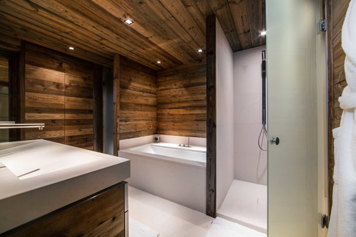 soffitto in legno in bagno