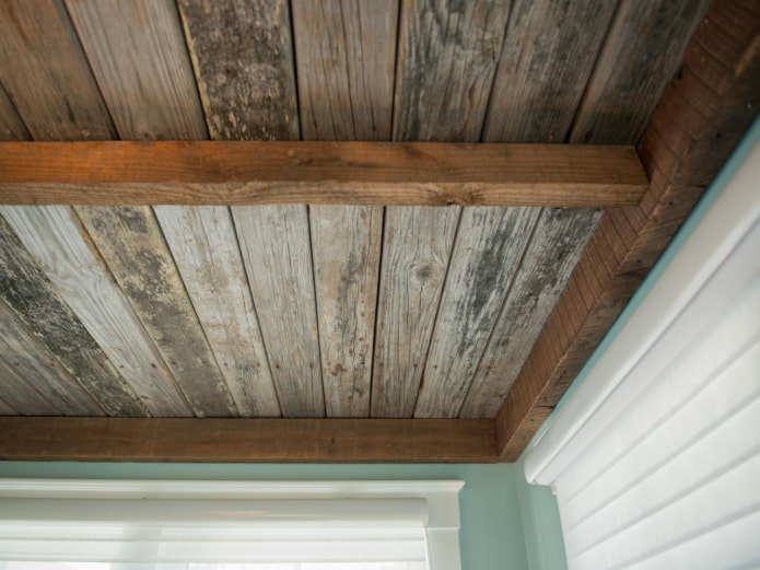 plafond en bois ancien