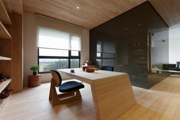 plafond gemaakt van hout in de stijl van minimalisme