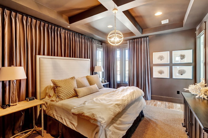 plafondstructuur in bruine kleur in de slaapkamer