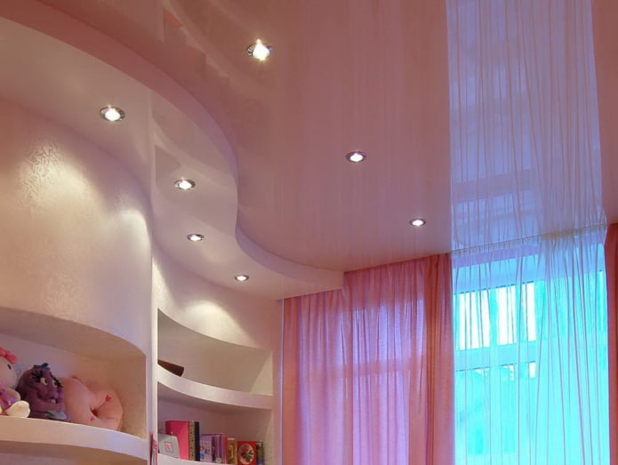 struttura del soffitto a due livelli rosa