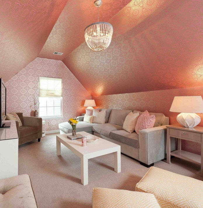 paper pintat de color rosa al sostre de l'interior