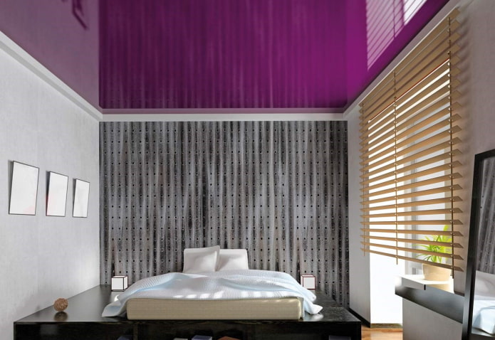 fialové strečové plátno z lesku v ložnici