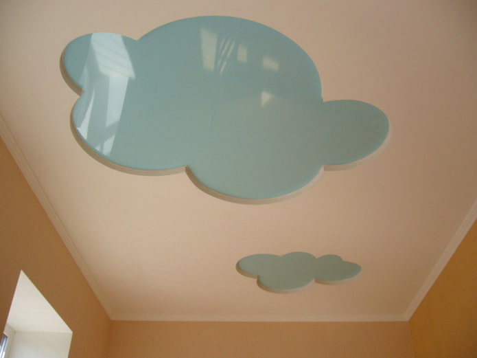 muotoinen kattorakenne pilvien muodossa