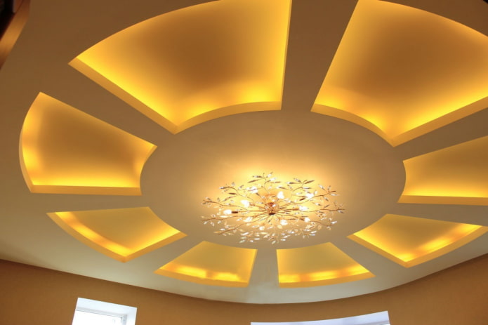 tvarová stropní konstrukce s osvětlením