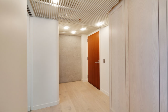 conception de plafond dans le couloir dans le style loft