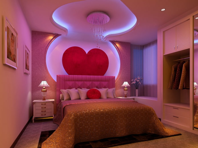 таван във формата на сърце в интериора на спалнята