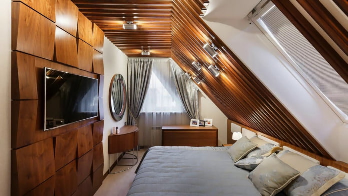 proiectarea tavanului în dormitorul de la mansardă