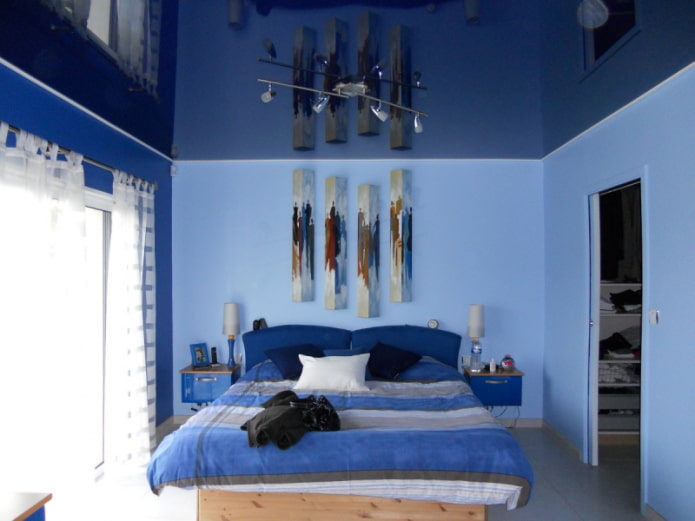 yatak odasının iç kısmında parlak tavan