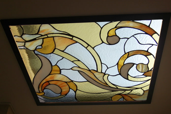 vitrážová stropná konštrukcia tiffany