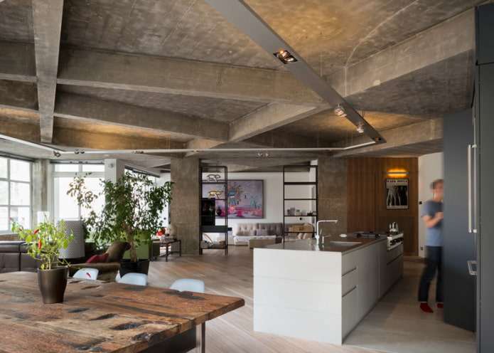 strop s betonovými trámy