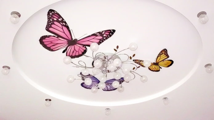 motýlí samolepky na stropě