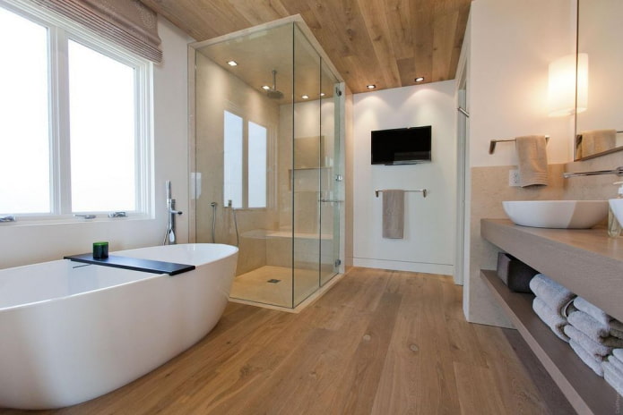 drewnopodobny sufit w łazience