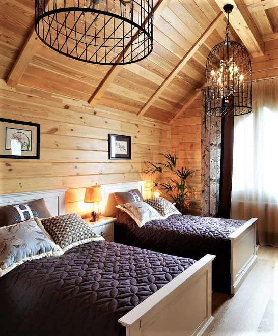 غرفة نوم في منزل مصنوع من الخشب
