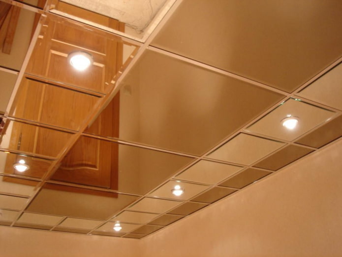 κατασκευή οροφής με καθρέφτη με φωτισμό σποτ