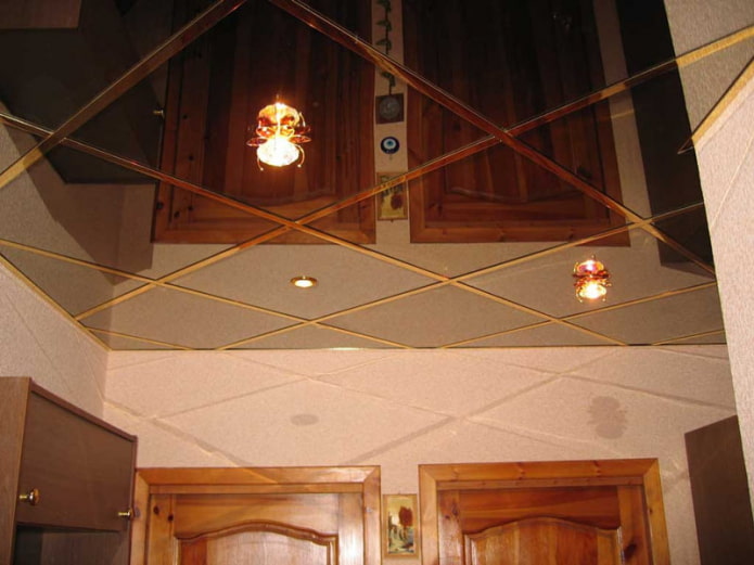 bronzová zrkadlová stropná konštrukcia