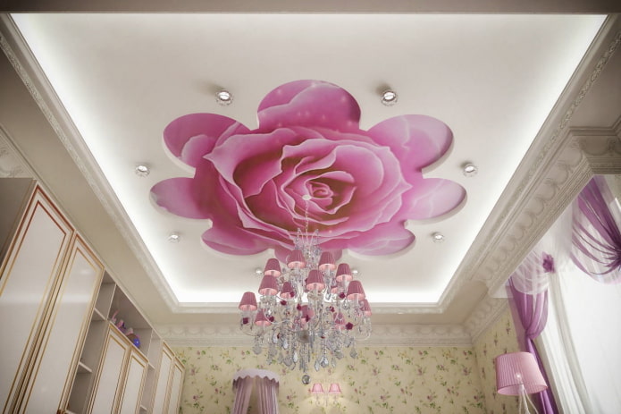 plafond met fotoprint in de vorm van een roos