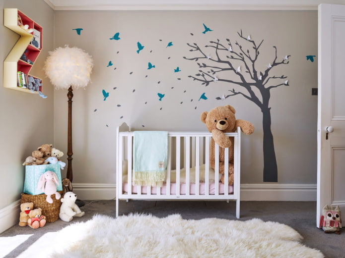 стикер за стена под формата на дърво в детската стая