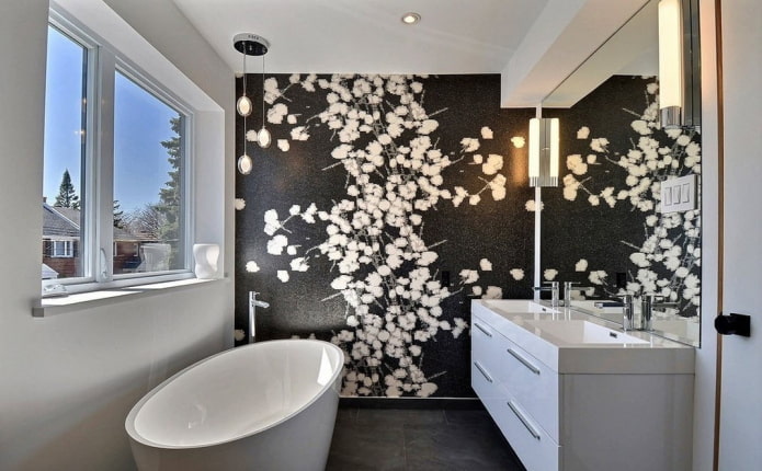 akcentu sienas dizains vannas istabas interjerā